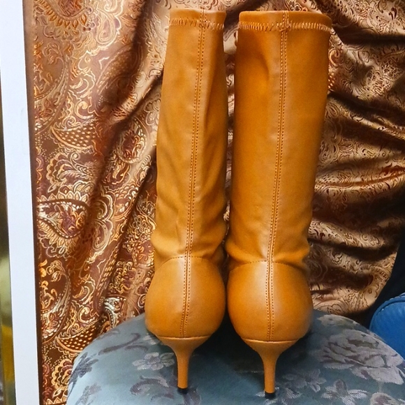 Boots - Picture 2 of 3